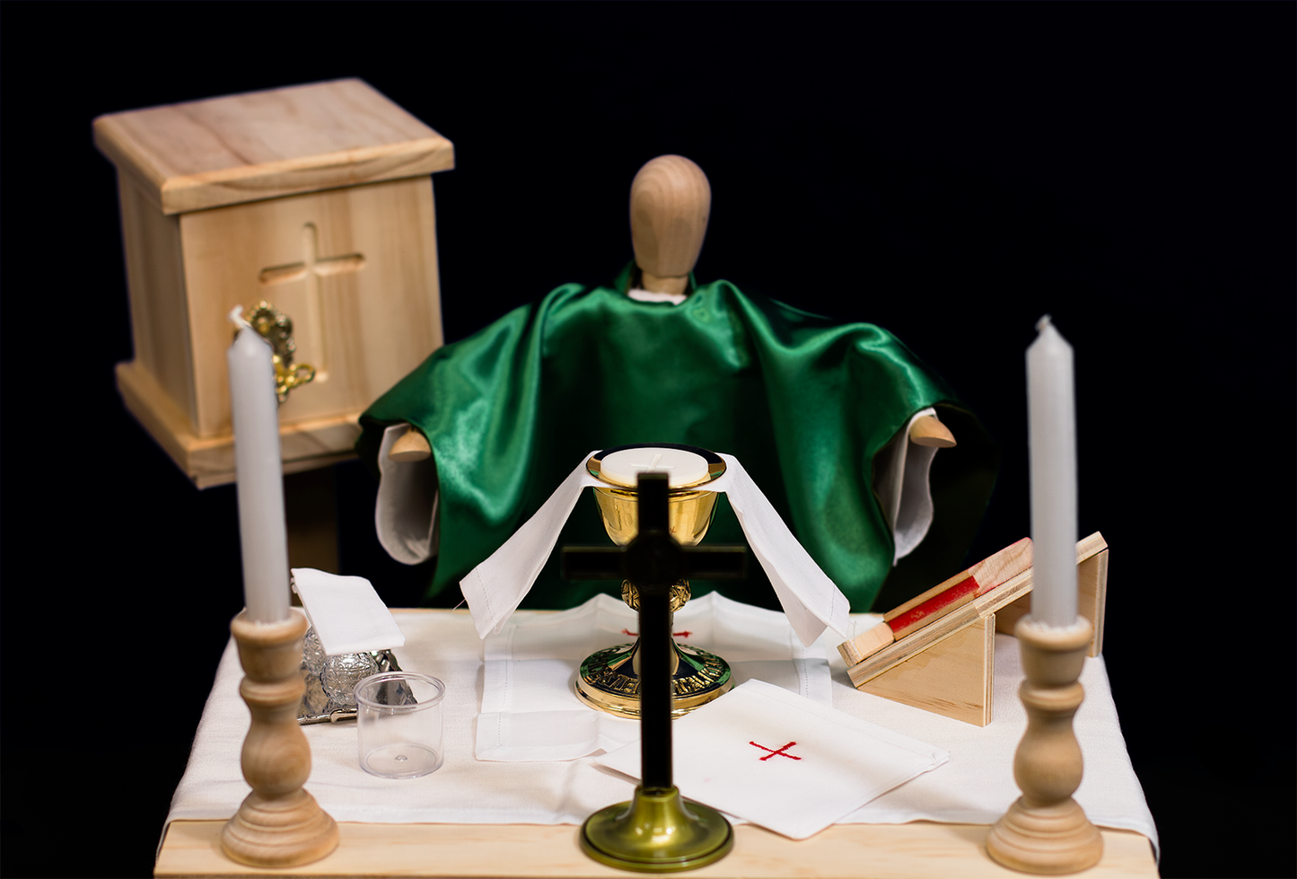 Mass Kit with Vestments & Altar Linens