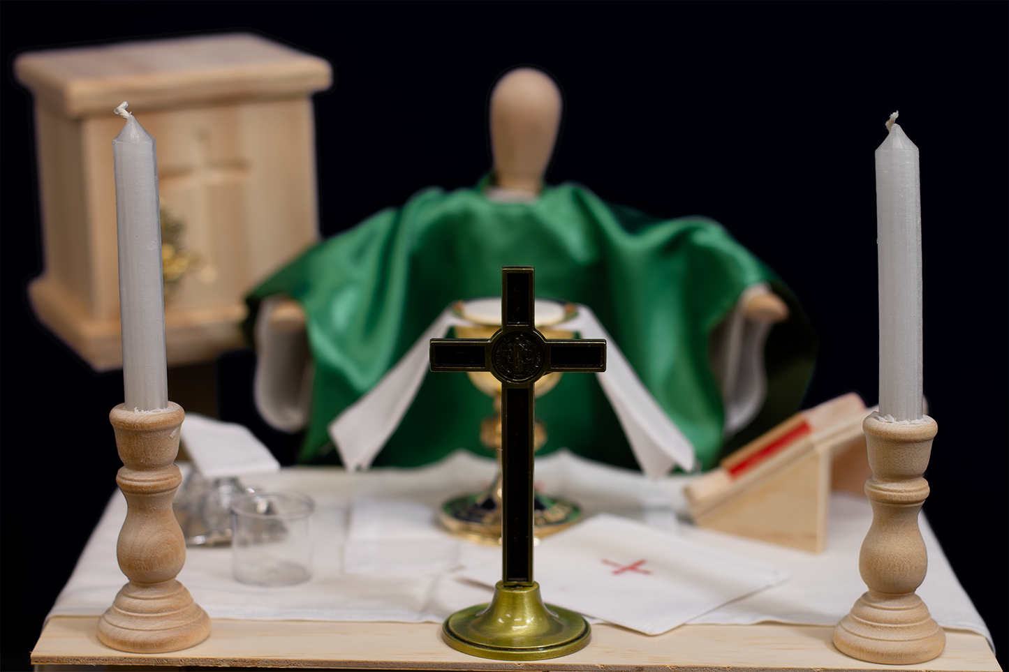 Mass Kit with Vestments & Altar Linens